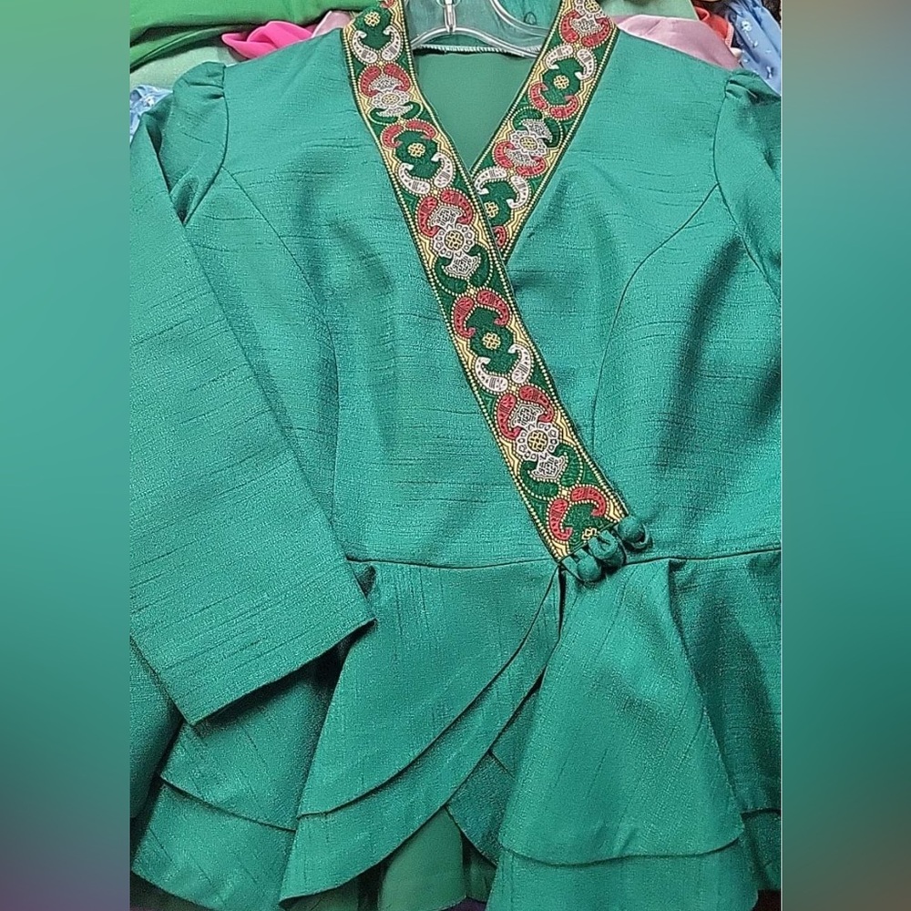 Thai Top Size 40 NWT